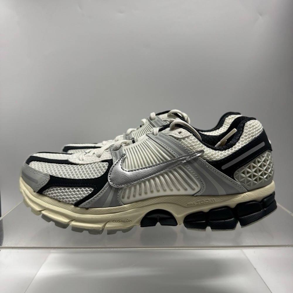 Brand New Nike Zoom Vomero 5 Light Silver Seaweed IO7452-133 Women's Size 10.5